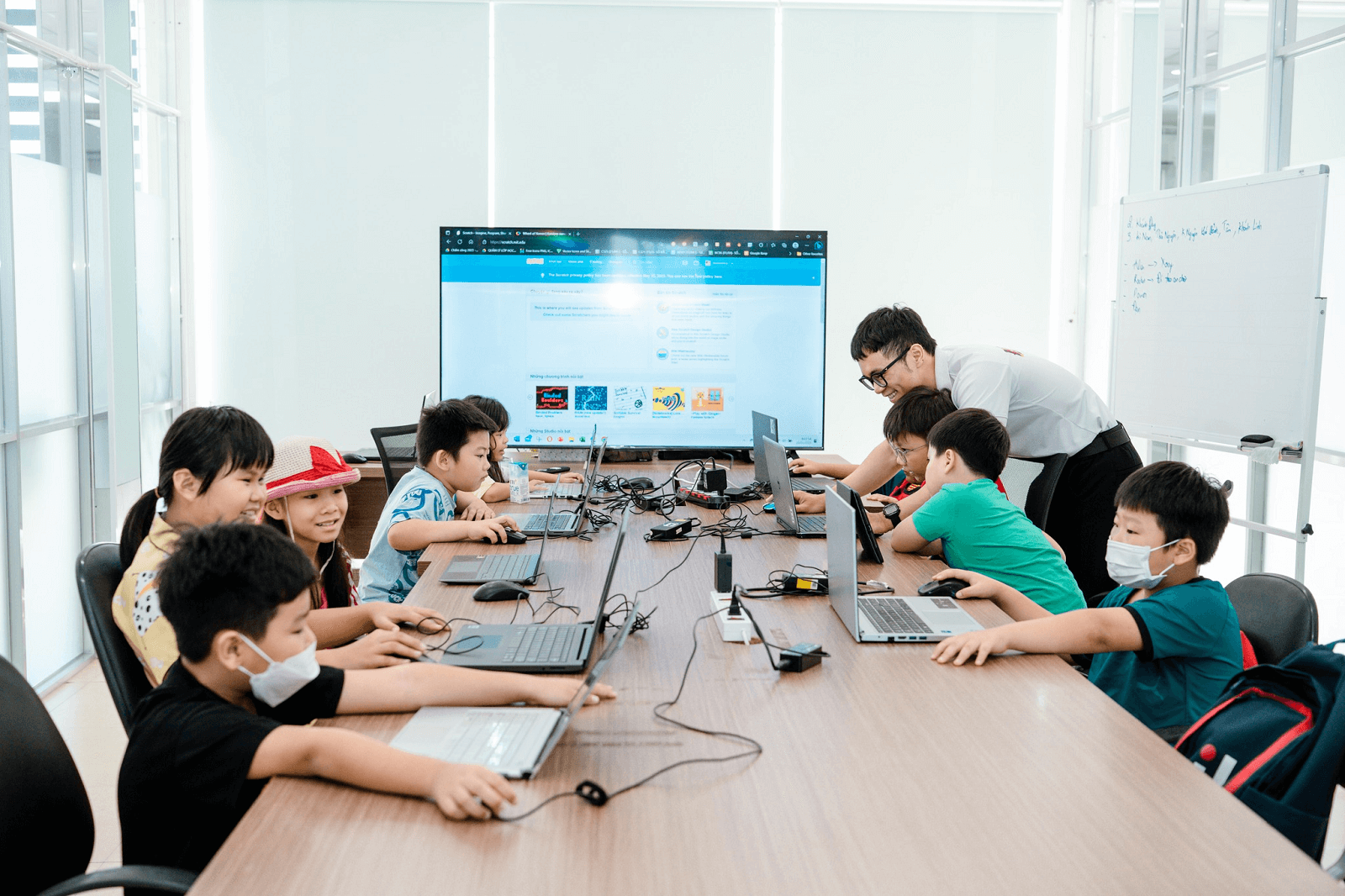 Khai Trương Văn Phòng Mới Của Lets Code